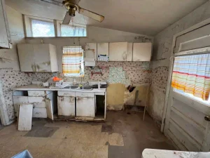 Outdated kitchen inside an inherited house in El Paso being sold with or without a will